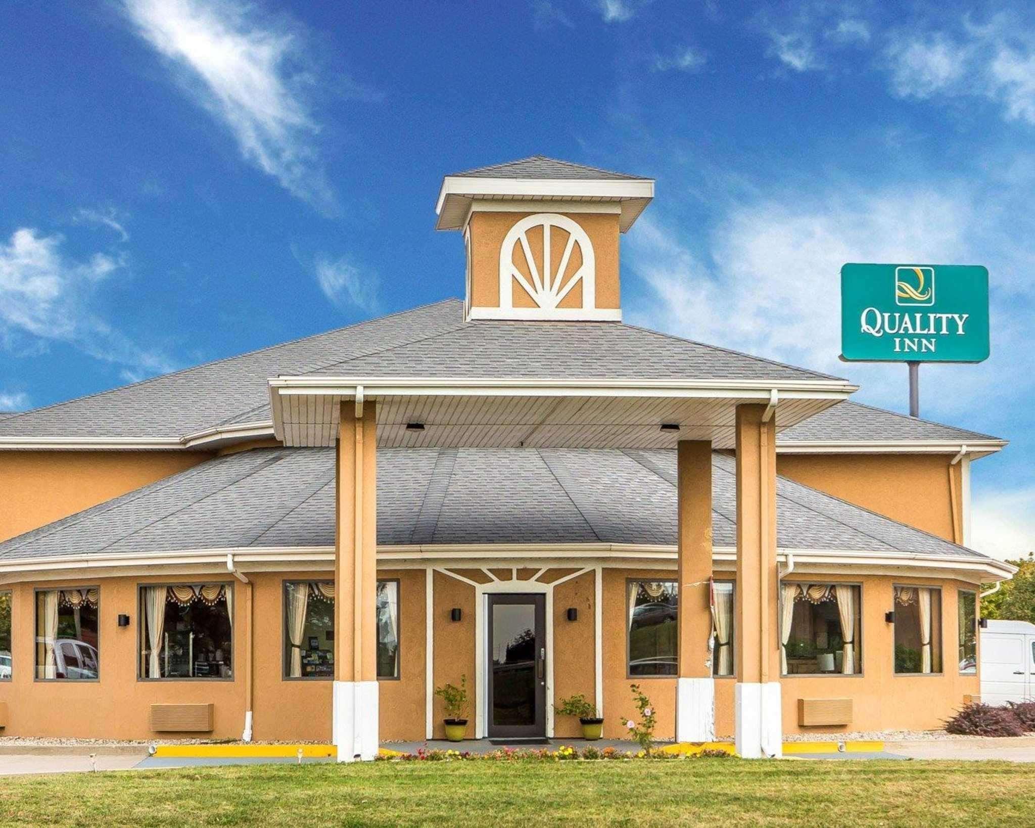 Quality Inn Morton At I-74 Exterior foto